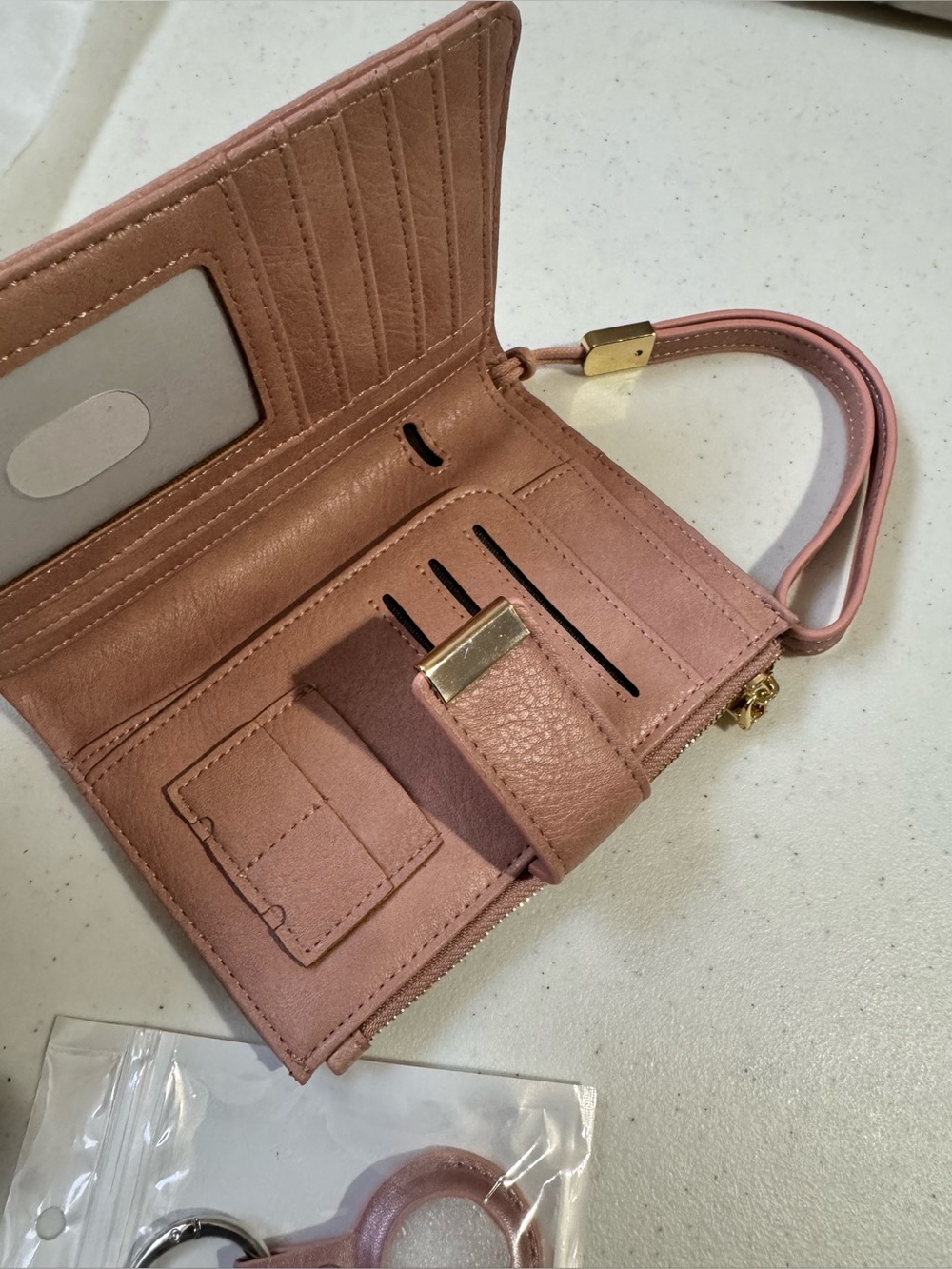 HUANLANG Passport Holder AirTag Passport Wallet Light Pink New - Picture 4 of 11